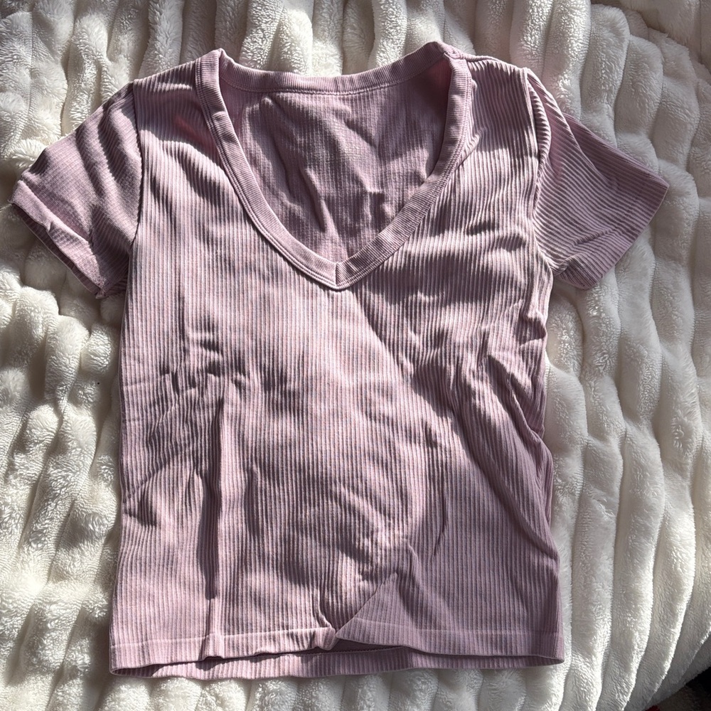 No Boundaries Ribbed V-Neck Short Sleeve Top — Dusty Mauve